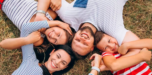 acompañamiento de familiares